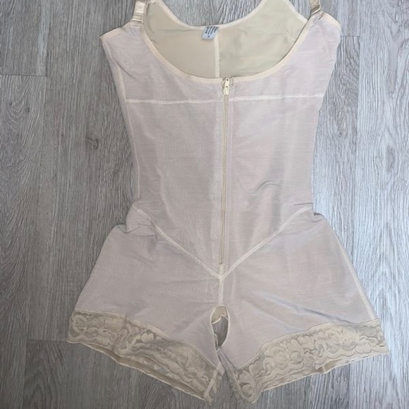 Other - New Full body shaper faja columbiana beige